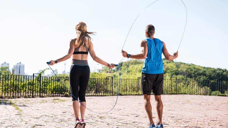 Pros and cons of working out with a weighted jump rope - Reviewed